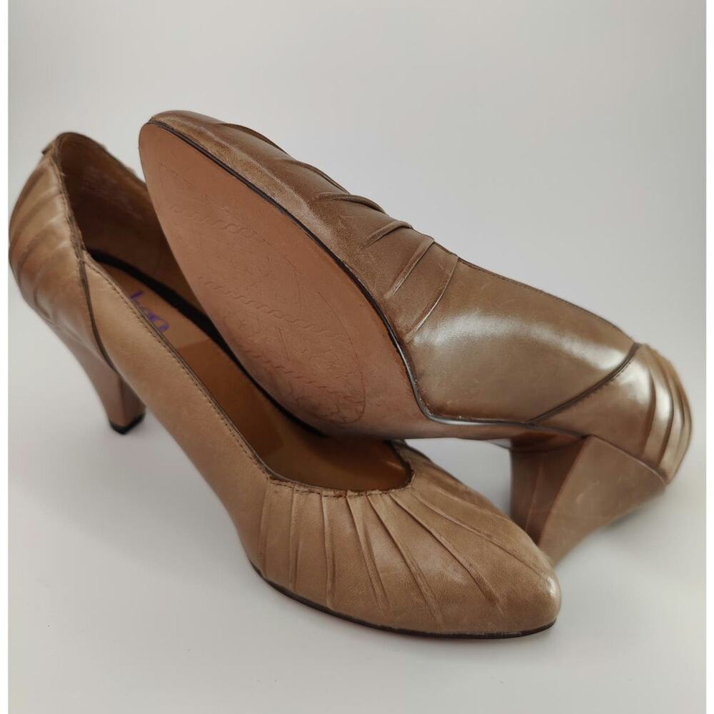 Tan leather pleated heels sz 8.5. Indigo by Clarks - Picture 6 of 9